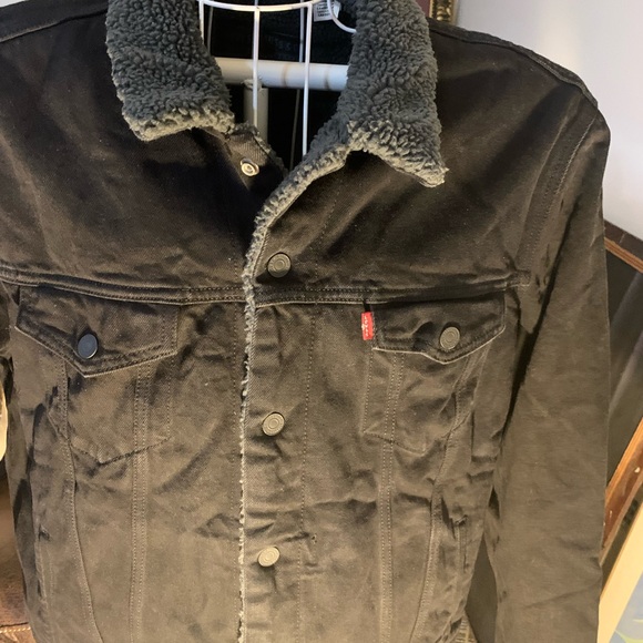 Levi's Men's Black Sherpa-Lined Jacket - Picture 2 of 5